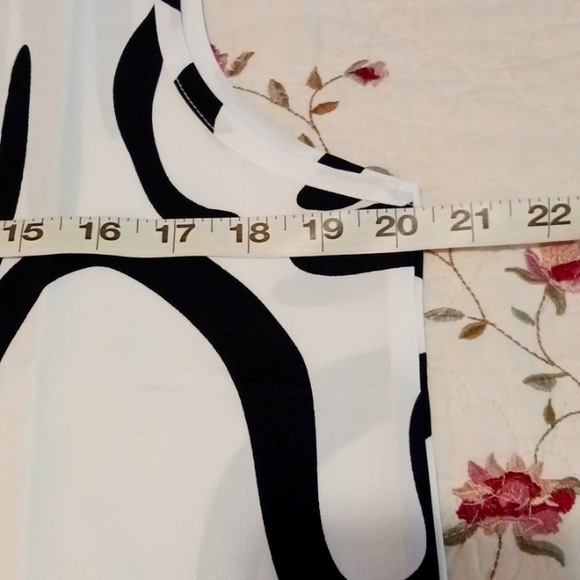 Bold print sleeveless dress - Picture 3 of 8